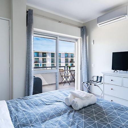 Beachfront Apartment In Armacao อาร์มาซอง เด เปรา ภายนอก รูปภาพ