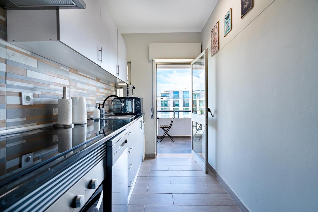 Beachfront Apartment In Armacao อาร์มาซอง เด เปรา ภายนอก รูปภาพ